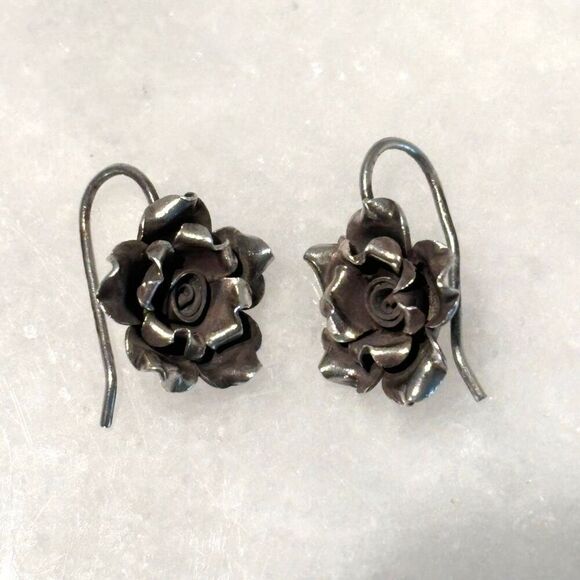 NWT Solid Sterling Silver Rose Flower Hook Drop Pierced Earrings Silver OS - Picture 1 of 4